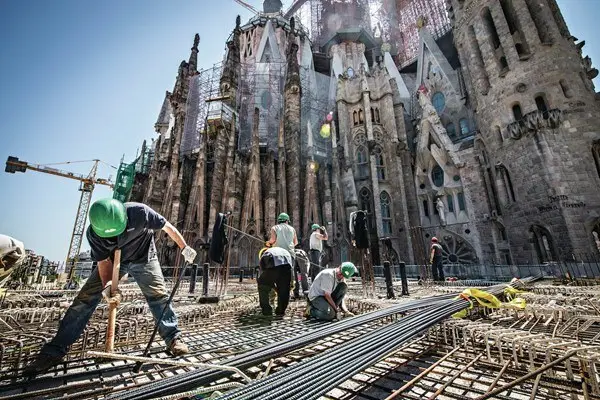 Courtesy Expiatory Temple Of The Sagrada Família Via Www.architectmagazine.com 8f3ea4b72e1e58e051611d39ba76193f