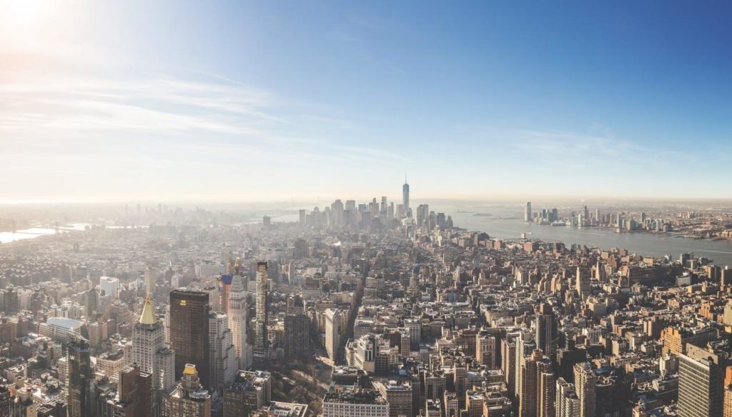 the view from the top of the empire building in new york city