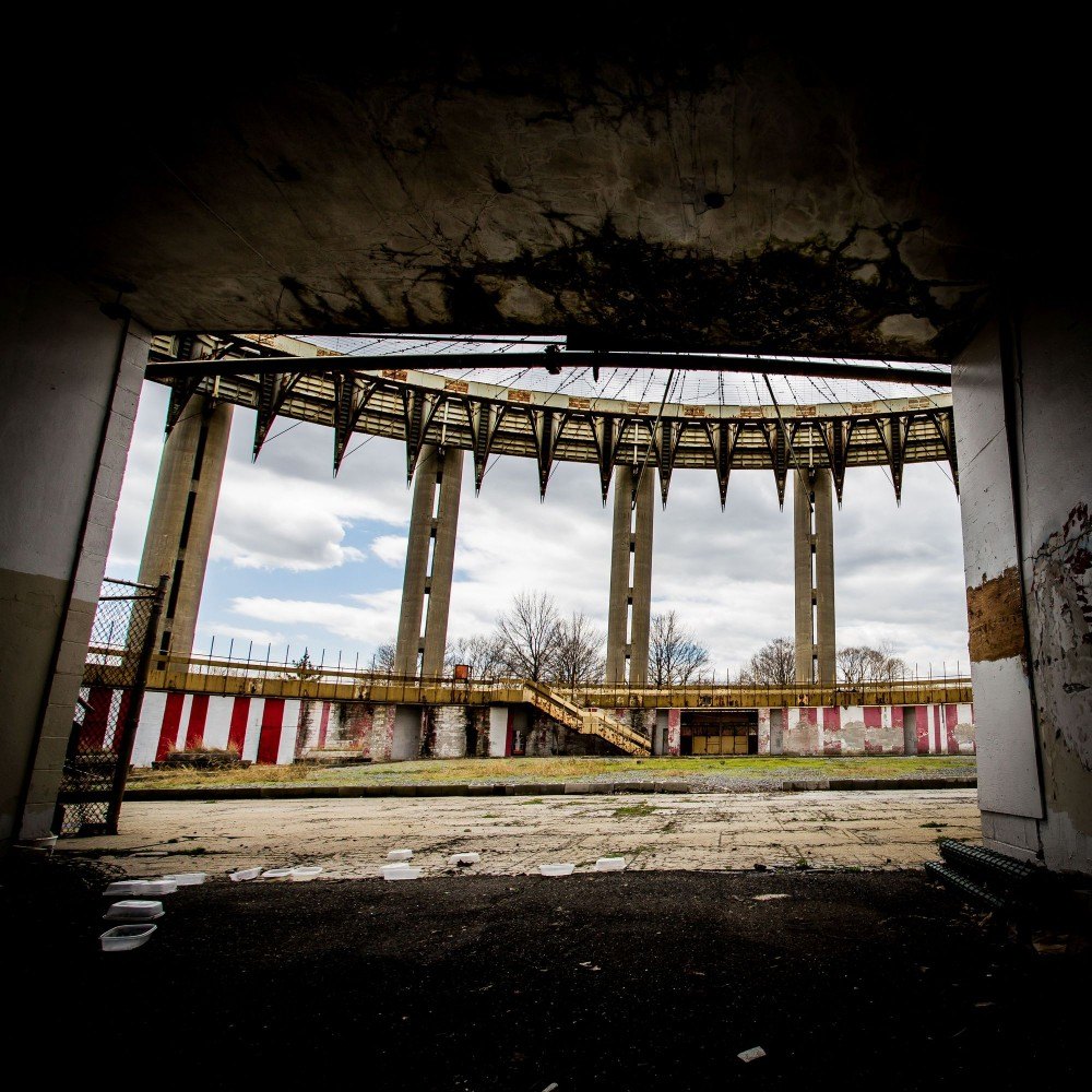 an abandoned building with graffiti on the walls