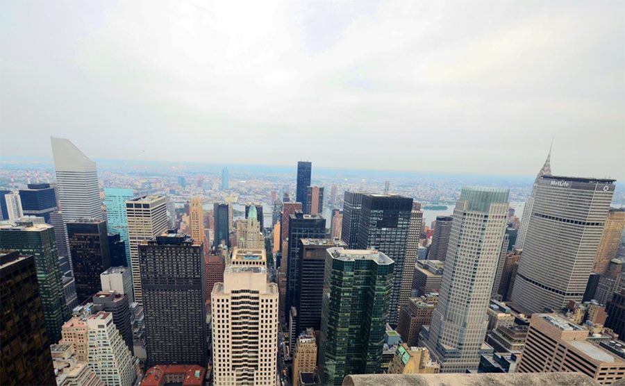 the view from the top of the empire building in new york city